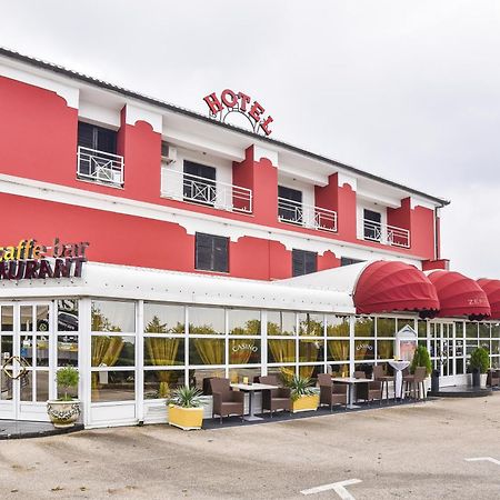 Hotel Zephyr - Plovanija Buje Bagian luar foto