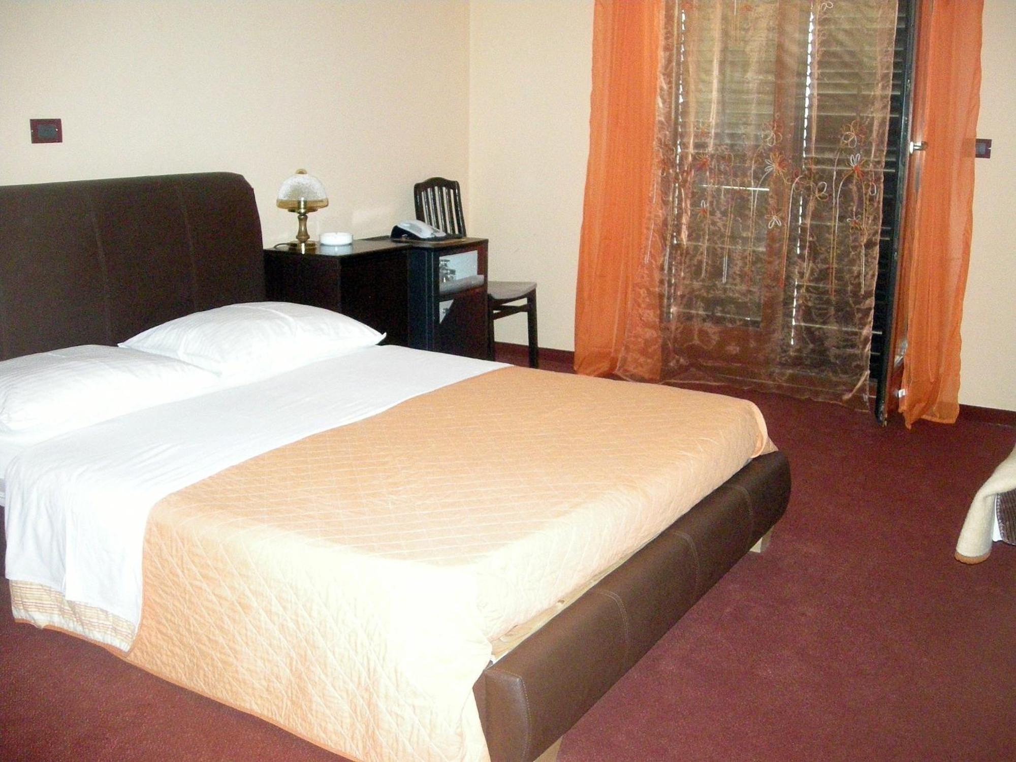 Hotel Zephyr - Plovanija Buje Ruang foto