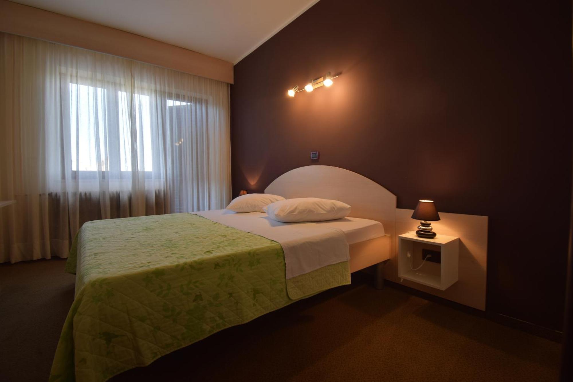 Hotel Zephyr - Plovanija Buje Bagian luar foto